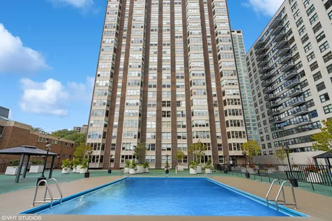525 West Hawthorne Place Chicago IL 60657