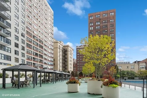 525 West Hawthorne Place Chicago IL 60657