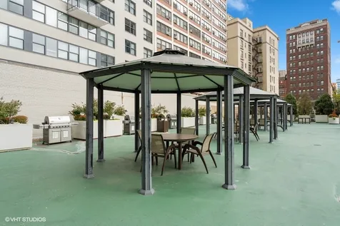 525 West Hawthorne Place Chicago IL 60657