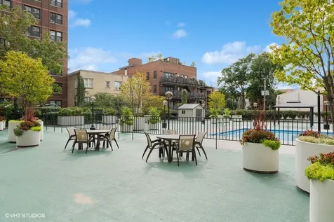 525 West Hawthorne Place Chicago IL 60657