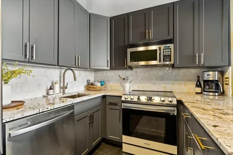 525 West Hawthorne Place Chicago IL 60657