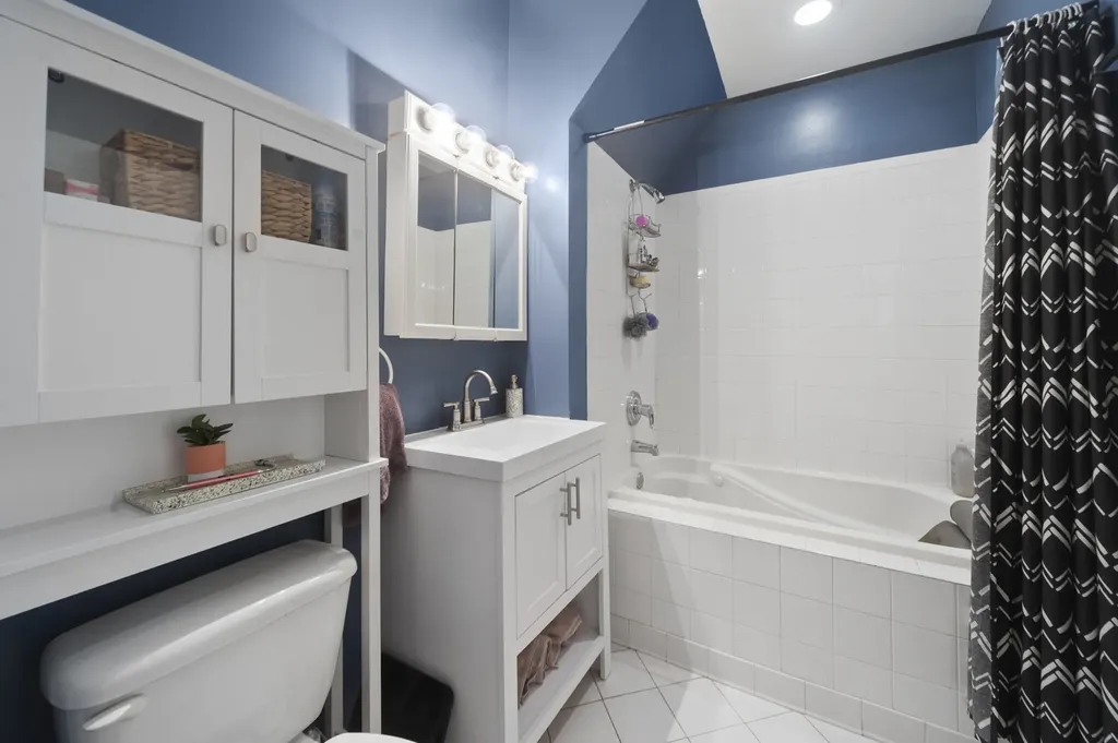 1319 West Fargo Avenue Chicago IL 60626