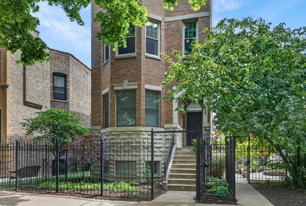 1041 North Leavitt Street Chicago IL 60622