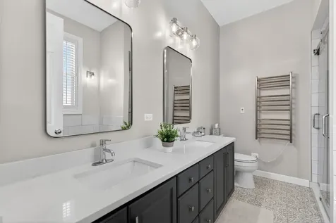 1041 North Leavitt Street Chicago IL 60622