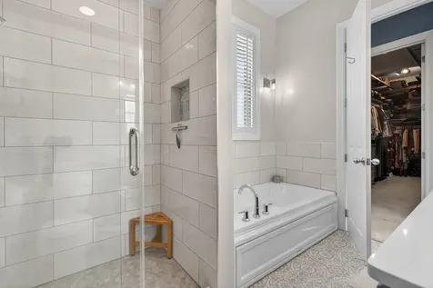 1041 North Leavitt Street Chicago IL 60622