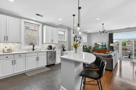 1041 North Leavitt Street Chicago IL 60622