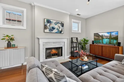1041 North Leavitt Street Chicago IL 60622