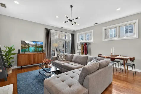 1041 North Leavitt Street Chicago IL 60622