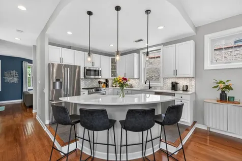 1041 North Leavitt Street Chicago IL 60622