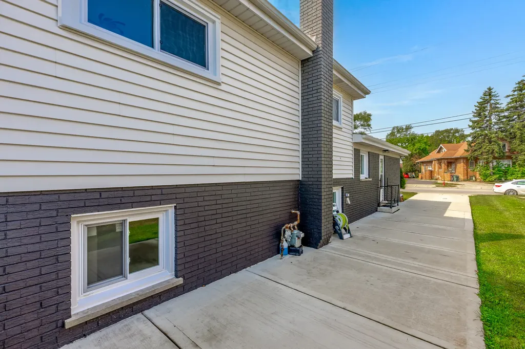8461 Gross Point Road Skokie IL 60077