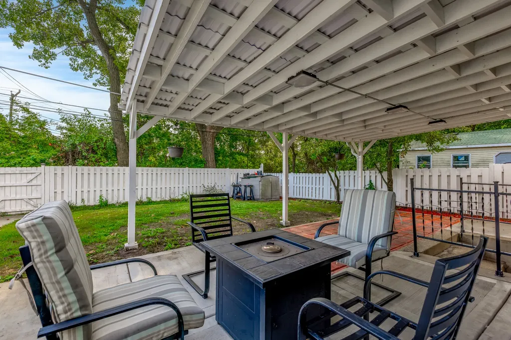 8461 Gross Point Road Skokie IL 60077