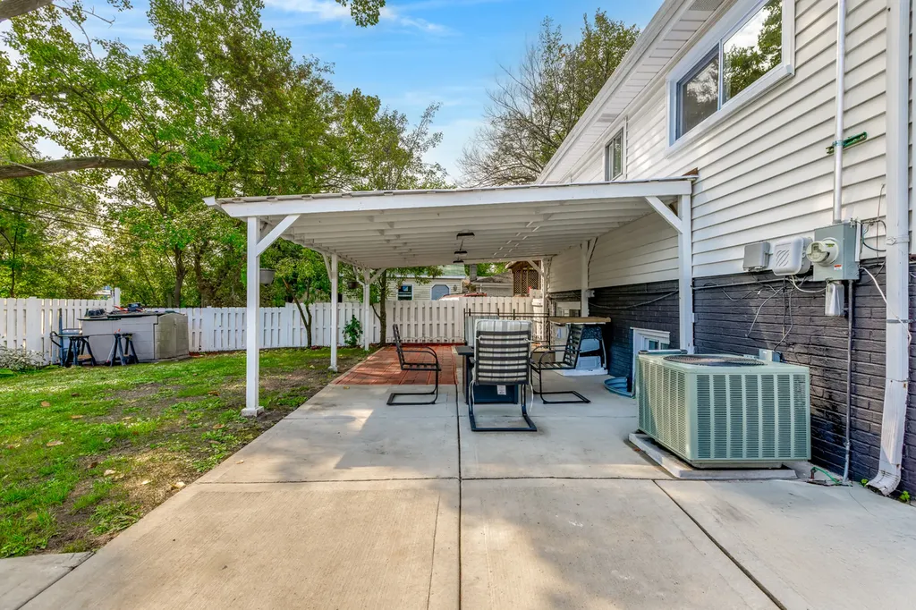 8461 Gross Point Road Skokie IL 60077