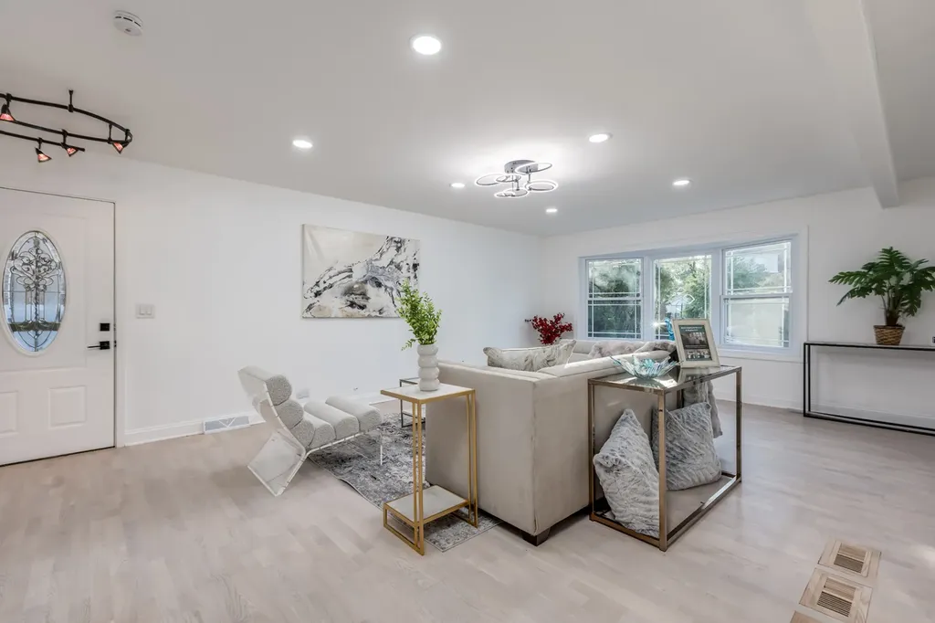 8461 Gross Point Road Skokie IL 60077