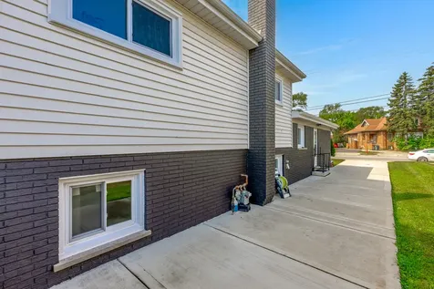 8461 Gross Point Road Skokie IL 60077
