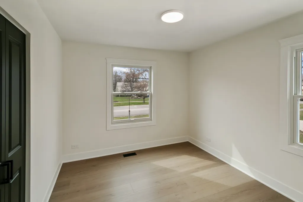 212 South River Road Naperville IL 60540