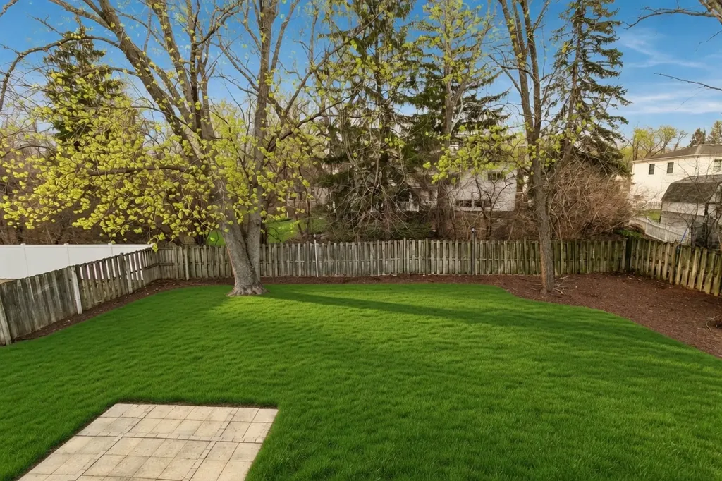 212 South River Road Naperville IL 60540