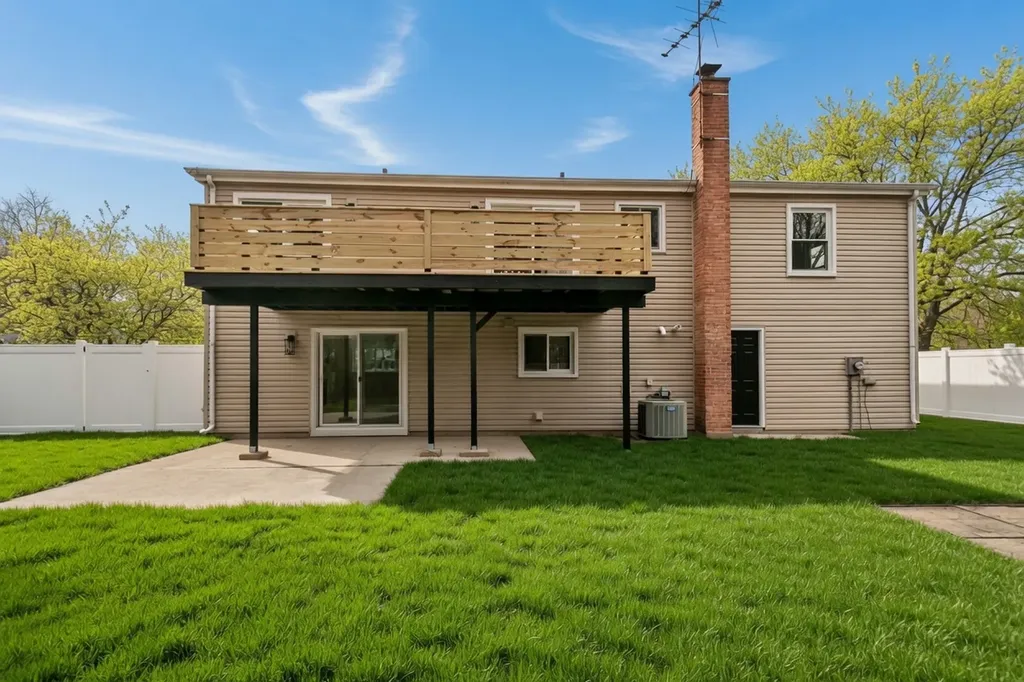 212 South River Road Naperville IL 60540