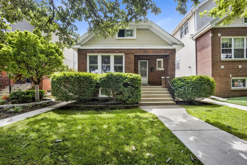 2419 West Berenice Avenue Chicago IL 60618