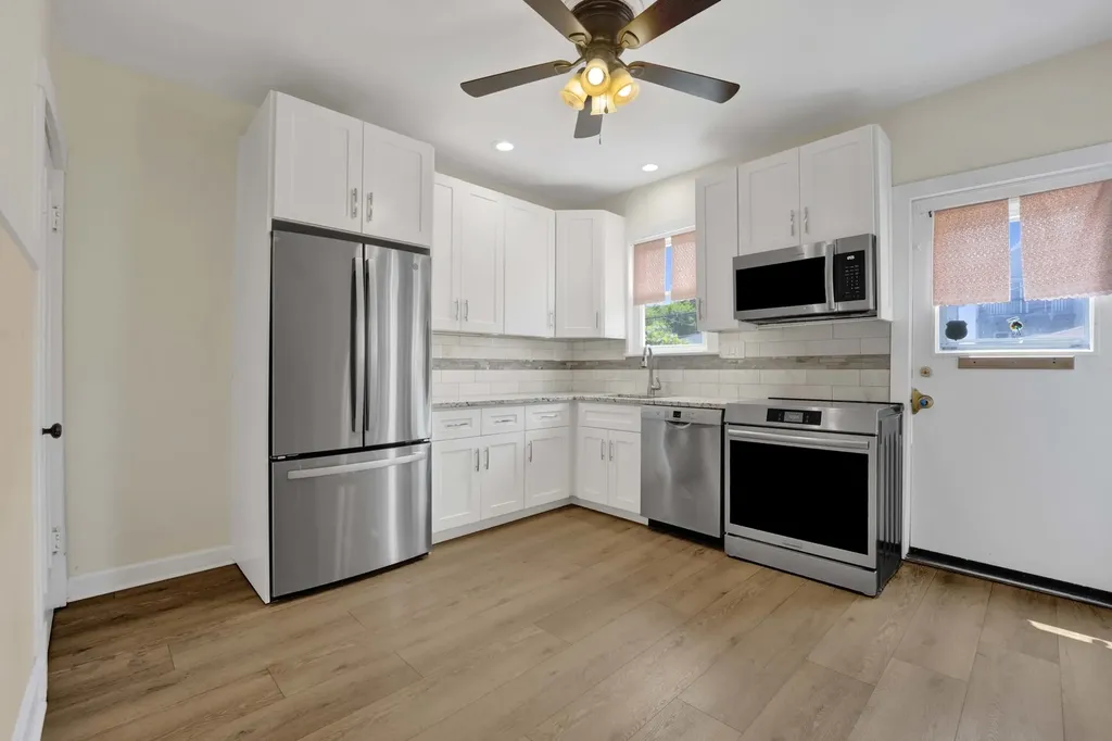 2419 West Berenice Avenue Chicago IL 60618