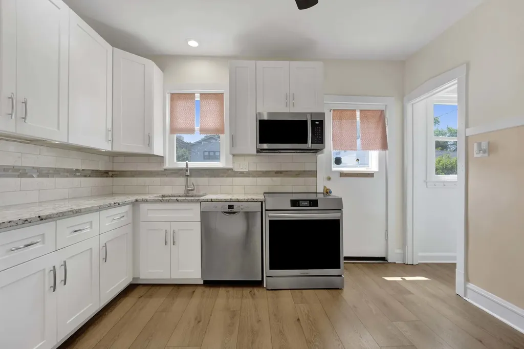 2419 West Berenice Avenue Chicago IL 60618