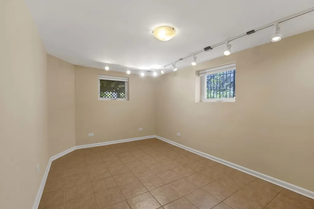 2419 West Berenice Avenue Chicago IL 60618