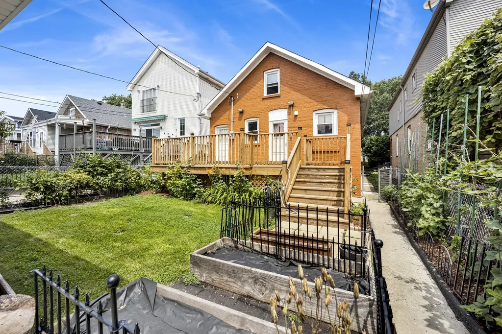 2419 West Berenice Avenue Chicago IL 60618