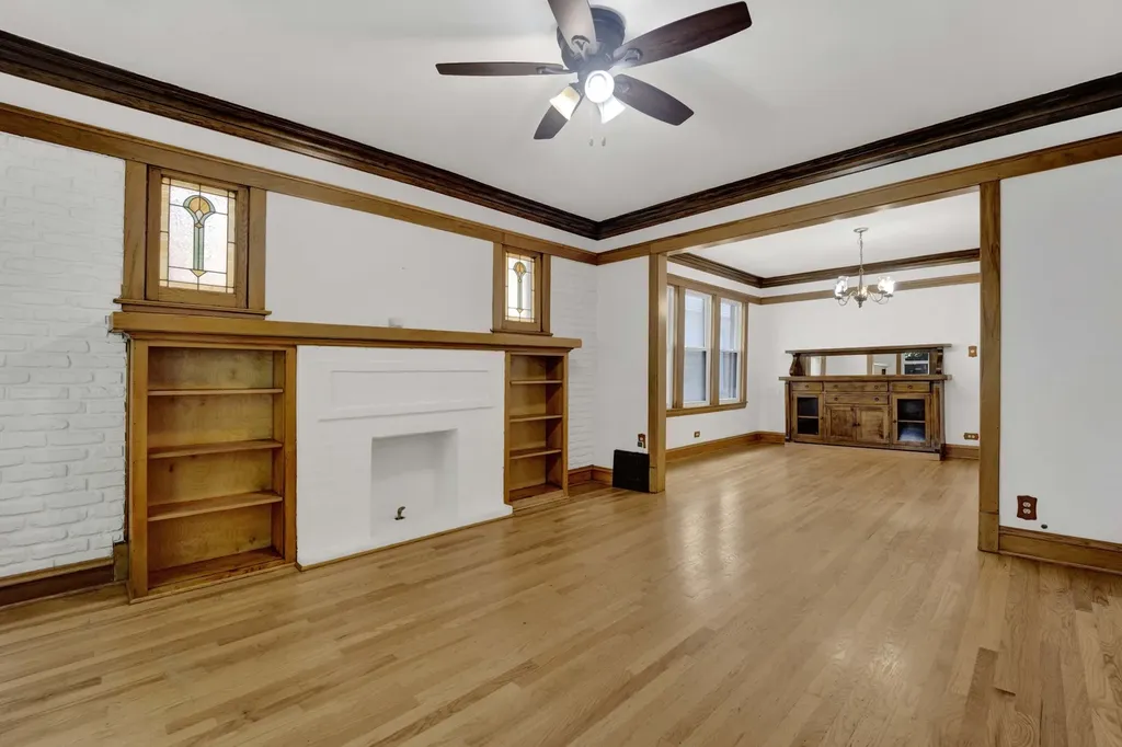2419 West Berenice Avenue Chicago IL 60618