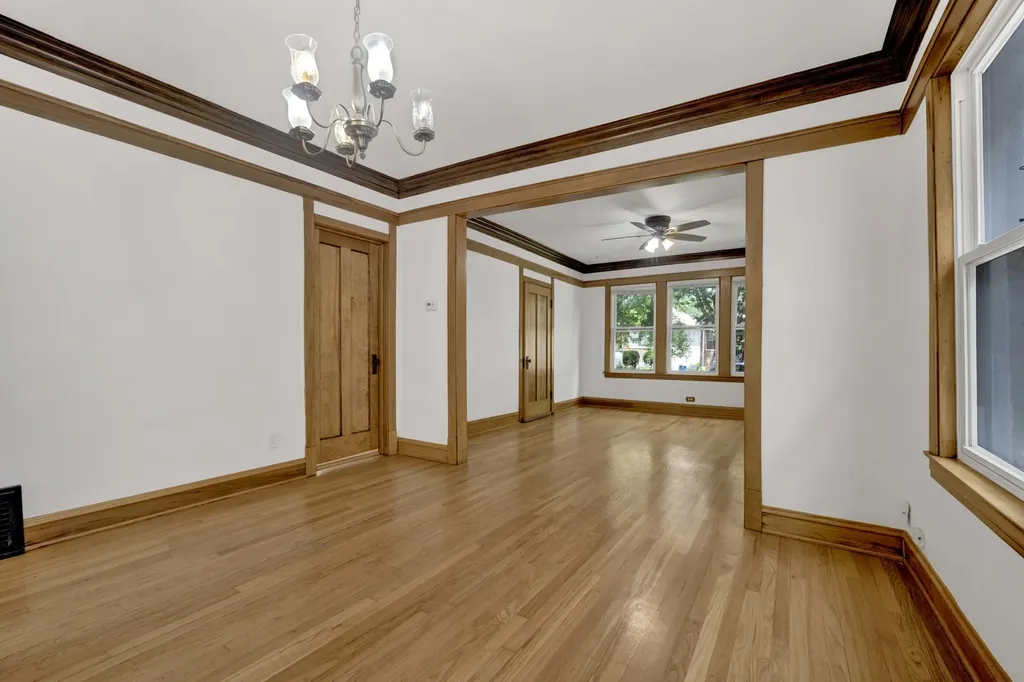2419 West Berenice Avenue Chicago IL 60618