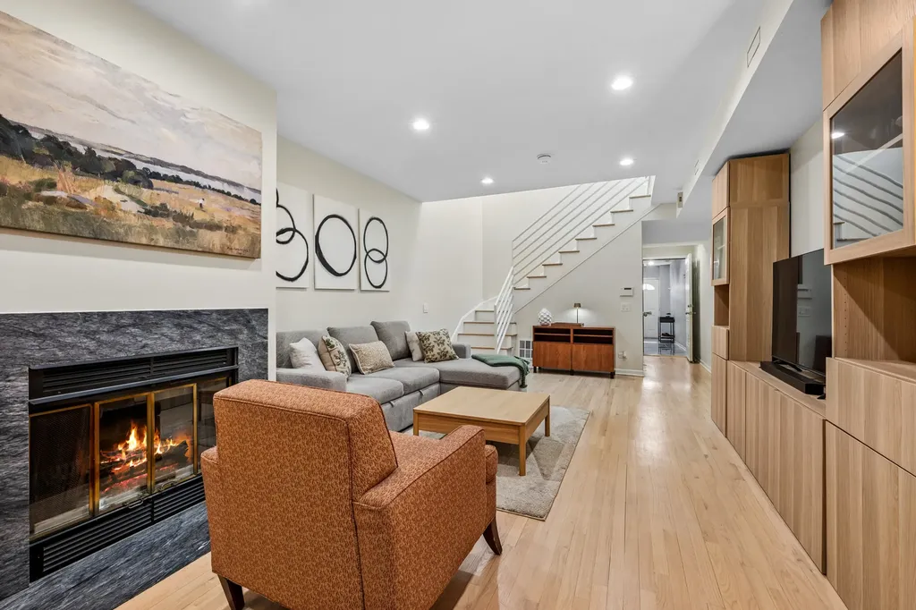 623 West Drummond Place Chicago IL 60614