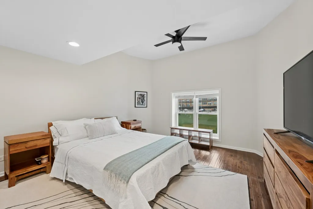 623 West Drummond Place Chicago IL 60614