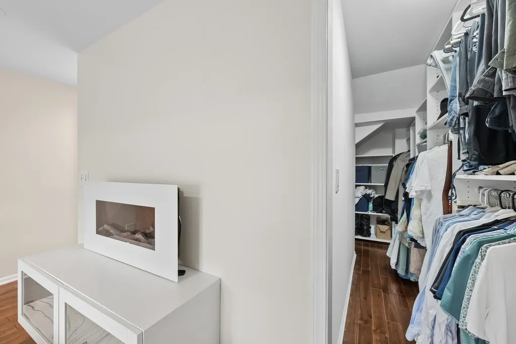 623 West Drummond Place Chicago IL 60614