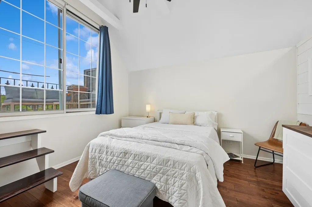 623 West Drummond Place Chicago IL 60614