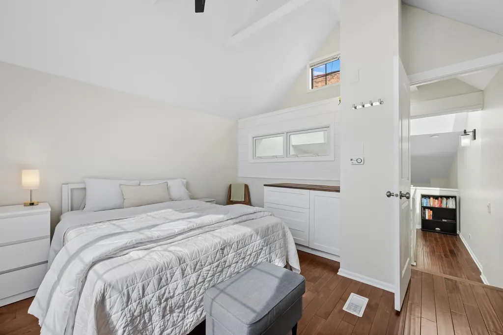 623 West Drummond Place Chicago IL 60614