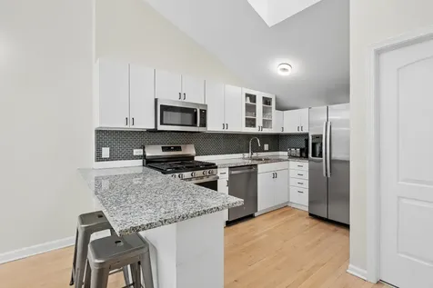 623 West Drummond Place Chicago IL 60614