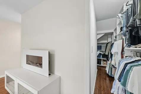 623 West Drummond Place Chicago IL 60614