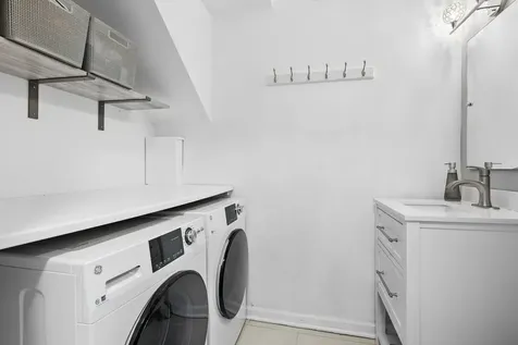 623 West Drummond Place Chicago IL 60614