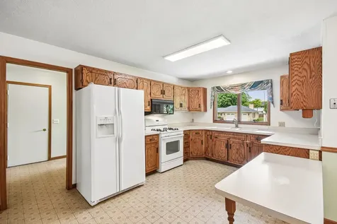 204 Carriage Drive Morris IL 60450