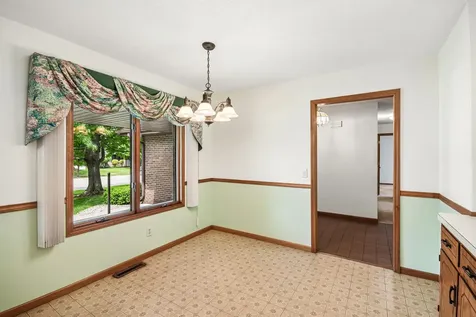 204 Carriage Drive Morris IL 60450
