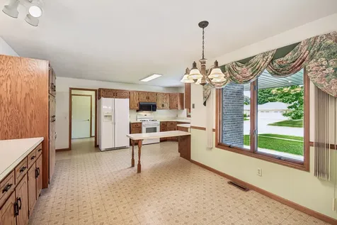 204 Carriage Drive Morris IL 60450