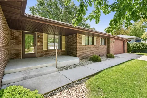 204 Carriage Drive Morris IL 60450