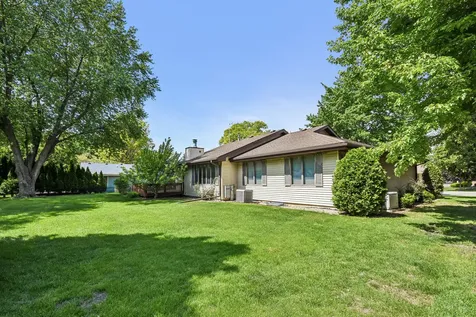 204 Carriage Drive Morris IL 60450