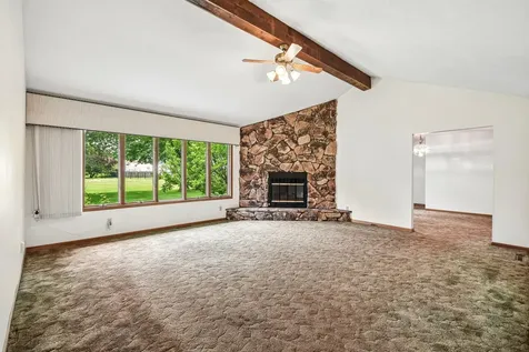 204 Carriage Drive Morris IL 60450