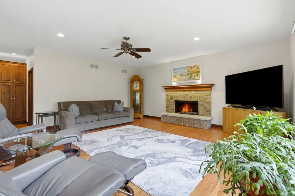 1018 South Ahrens Avenue Lombard IL 60148