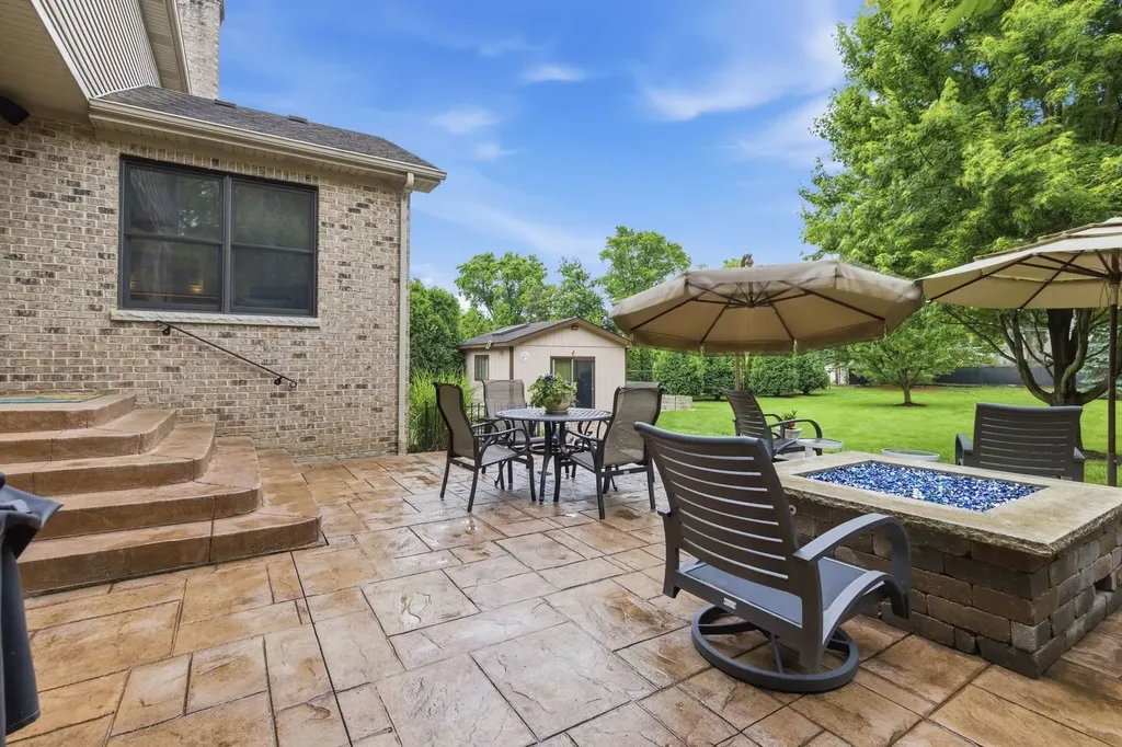 1018 South Ahrens Avenue Lombard IL 60148