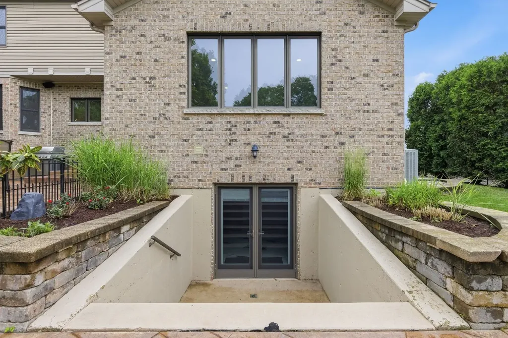 1018 South Ahrens Avenue Lombard IL 60148