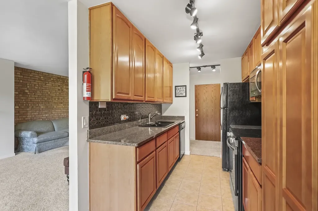 6000 Oakwood Drive Lisle IL 60532