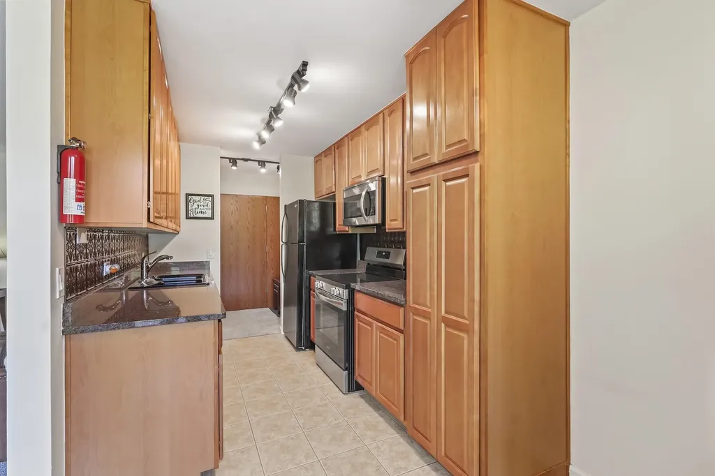 6000 Oakwood Drive Lisle IL 60532