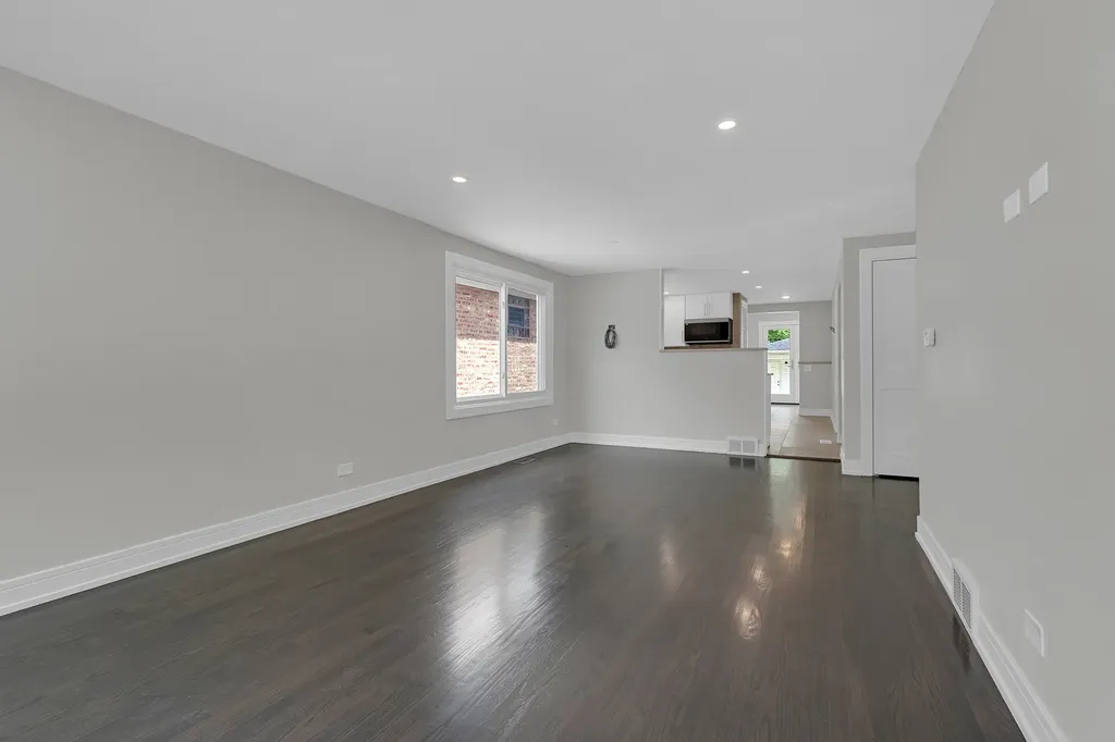 5505 North Nagle Avenue Chicago IL 60630