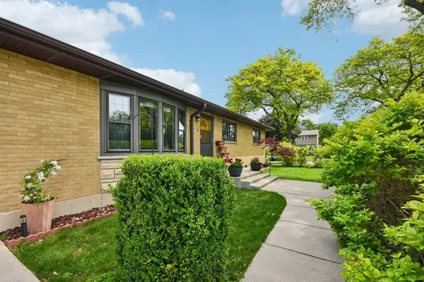306 Poplar Avenue Bensenville IL 60106