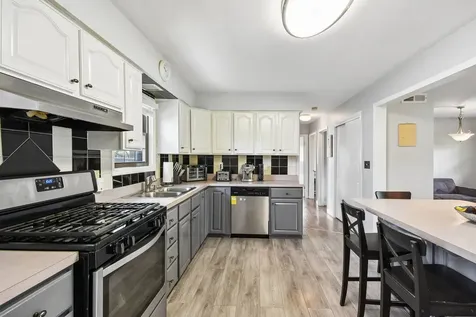 306 Poplar Avenue Bensenville IL 60106